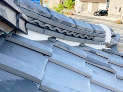 下り棟漆喰と鬼瓦漆喰